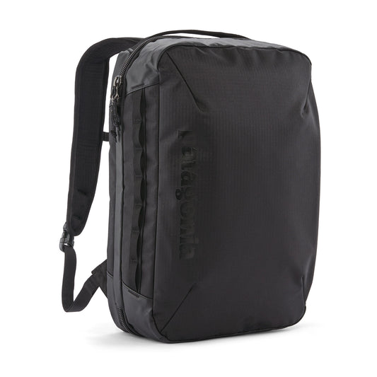 Mochila Patagonia Black Hole Micro MLC 22L negra, resistente y versátil para viajes y uso diario.