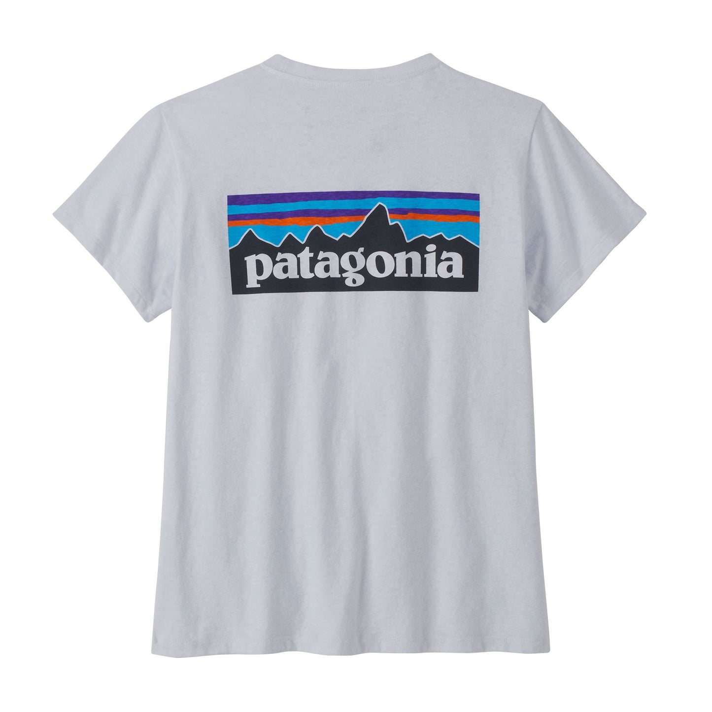 Vista trasera camiseta blanca Patagonia W’s P-6 Logo Responsibili-Tee con logo grande